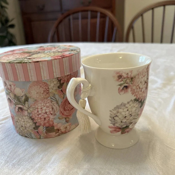 VTG ‎ Brivogue Victorian Style Fine Porcelain Tea Cup and Gift Box Hydrangea - Picture 3 of 11